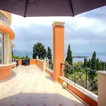Seaview Villa & Suites